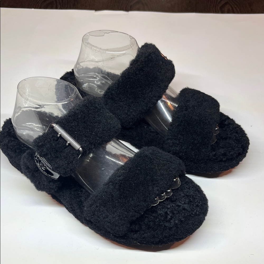 ❄️❄️ UGG Slippers ❄️❄️